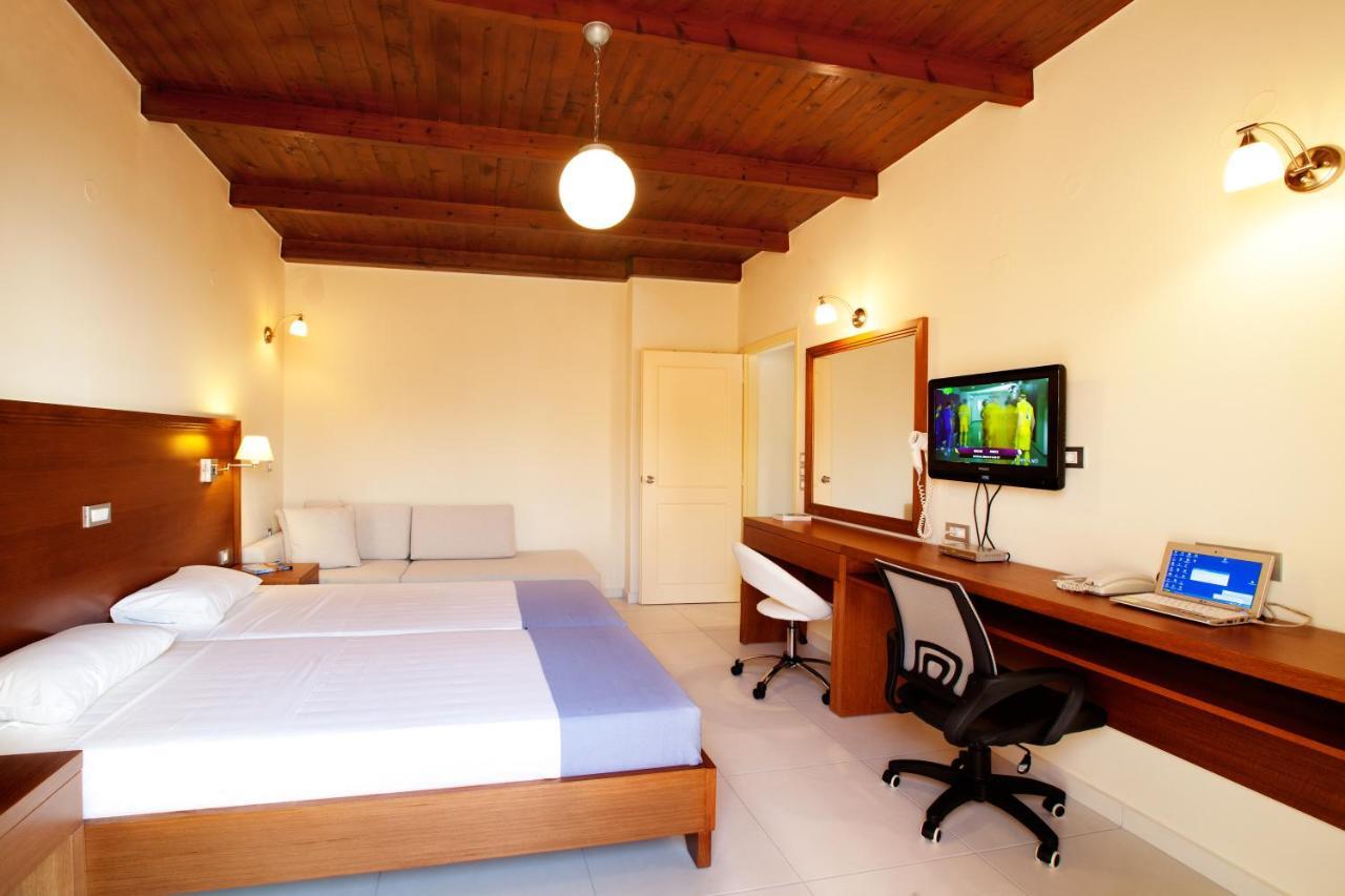 Giorgi'S Blue Apartments Kalathas Quarto foto